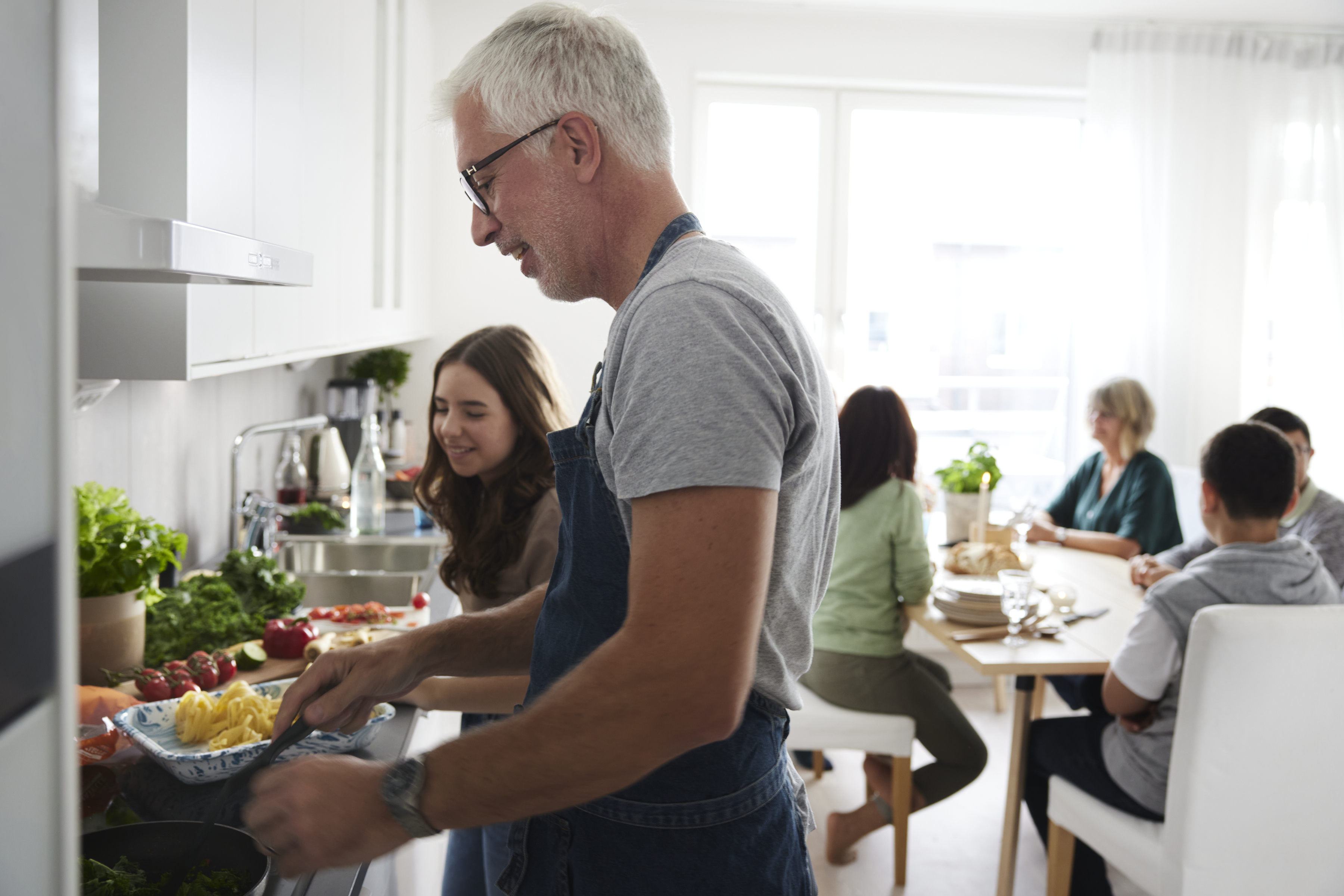 Matlagning tillsammans är alltid trevligt.